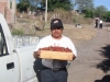 Heriberto Gómez, de Zamora, con las famosas fresas zamoranas